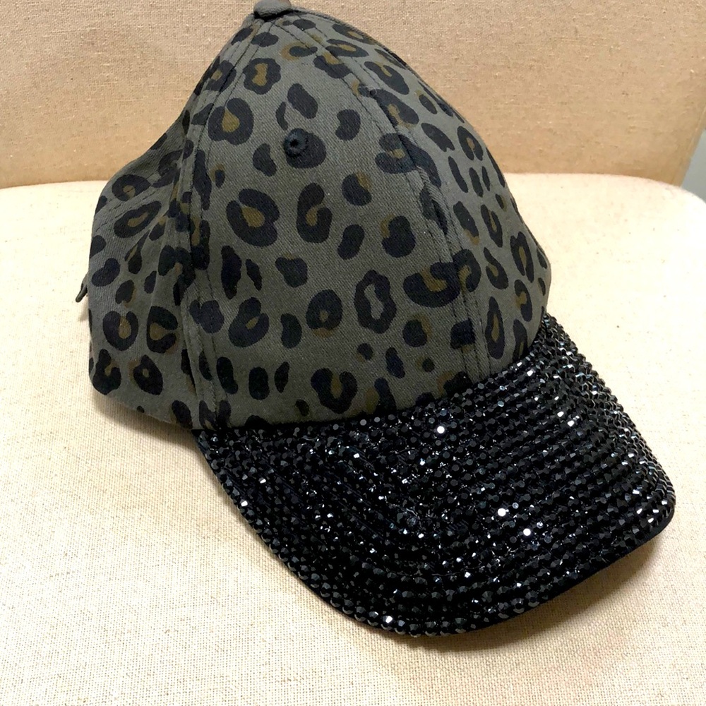 NWT women’s hat